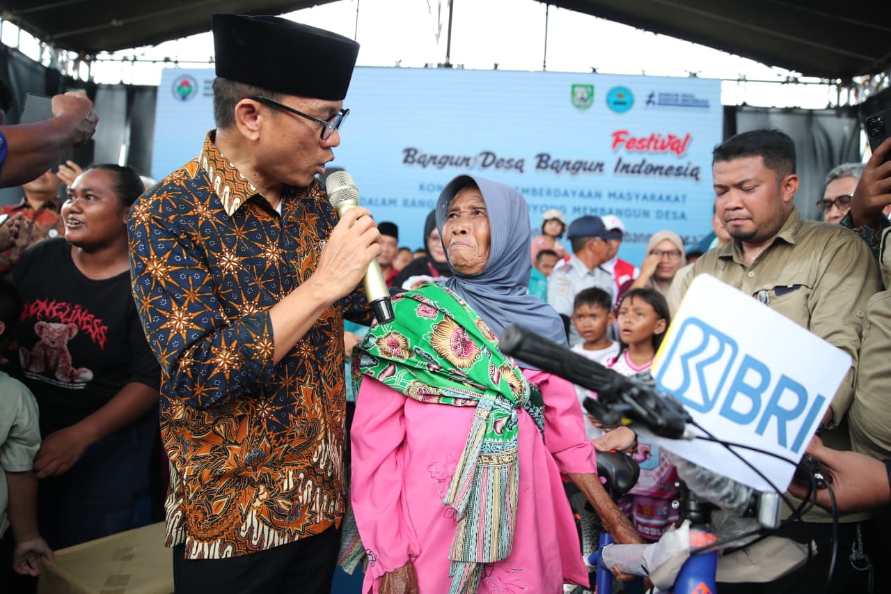 MENDES YANDRI DEKLARASIKAN GOTONG ROYONG BANGUN DESA DAN DESA BERSINAR DI BENGKULU